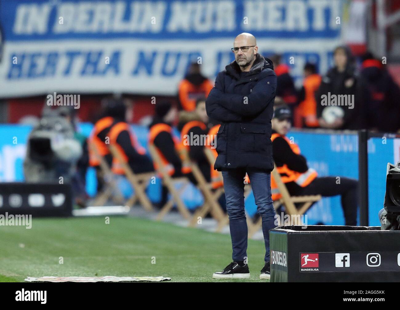 Leverkusen, Deutschland. 18th Dec, 2019. firo: 18.12.2019 Football, 2019/2020 1.Bundesliga: Bayer Leverkusen - Hertha BSC Berlin 0: 1 Disappointed tRainer Peter Bosz | usage worldwide Credit: dpa/Alamy Live News Stock Photo