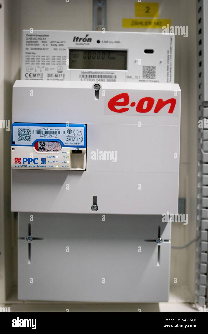 Smart meter eon hires stock photography and images Alamy