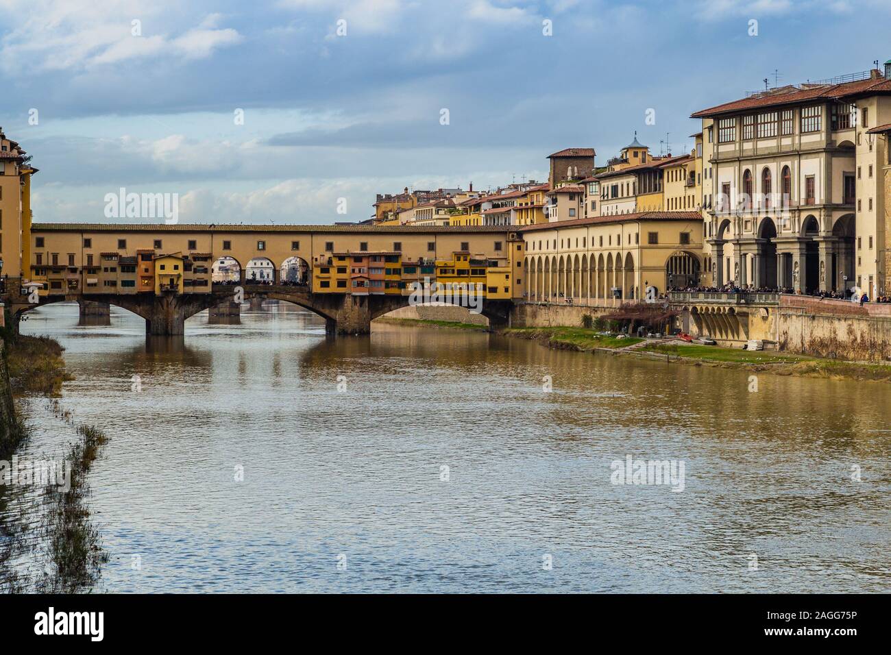 astonishing view of the Ponte Vecchio, the Old Bridge of Florence on the Arno River Stock Photo