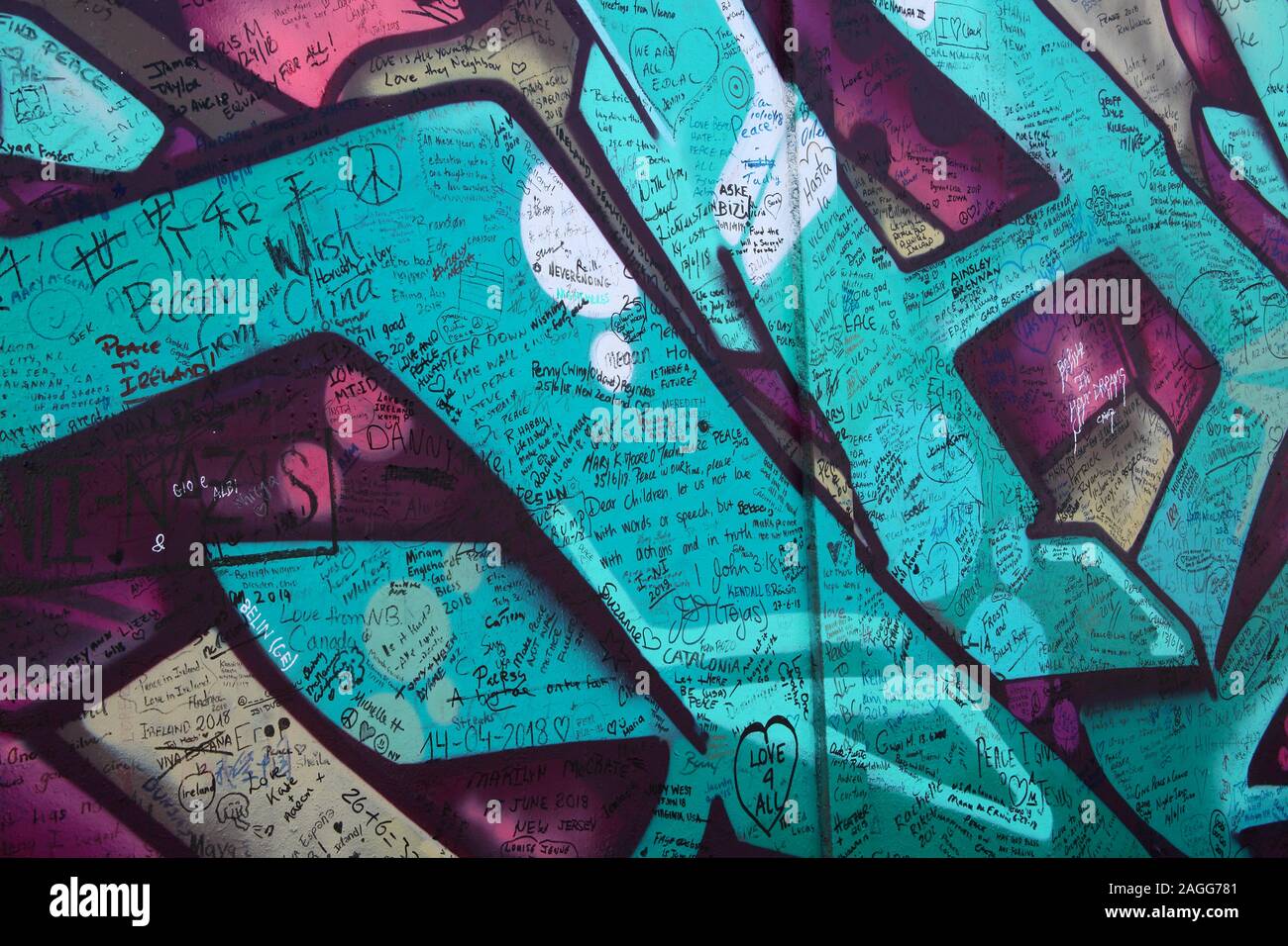 Messages & graffiti on the Peace wall,or Peace Line, running along Cupar Way in Belfast. It is one of the many separation barriers in Northern Ireland Stock Photo