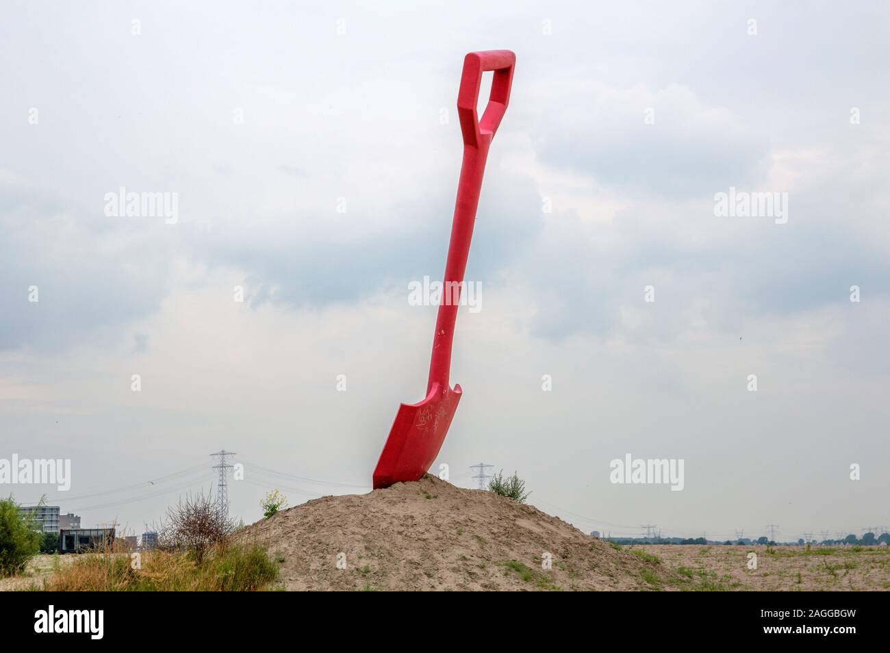 Kunst Als Cadeautje Statue At IJburg Amsterdam The Netherlands 2019 Stock Photo