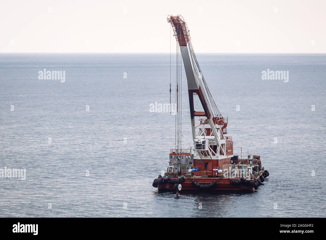 Heavy lift crane barge hi-res stock photography and images - Alamy