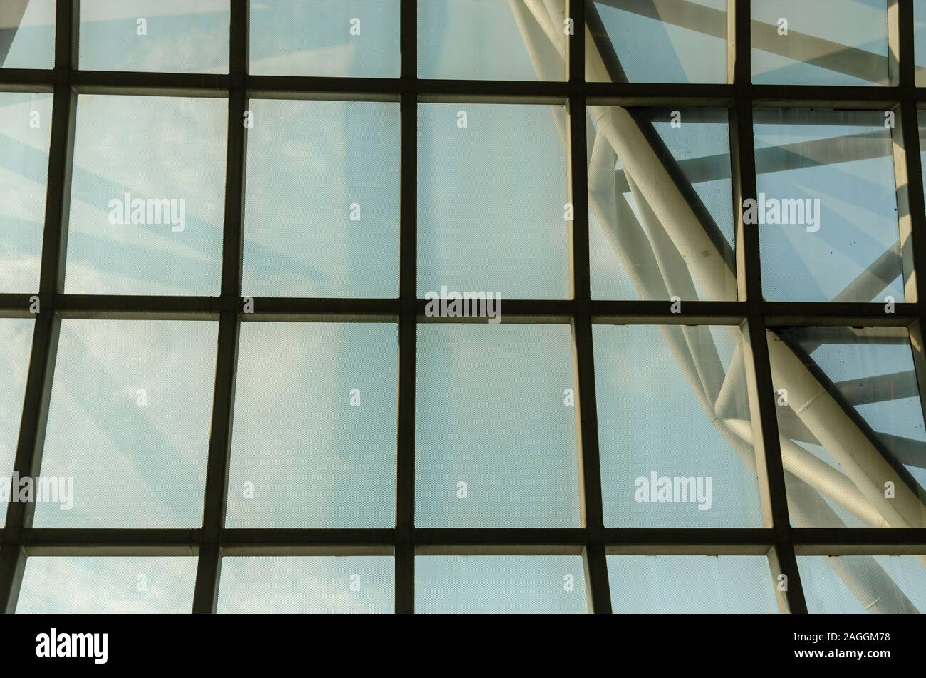 Curved roof structure hi-res stock photography and images - Alamy