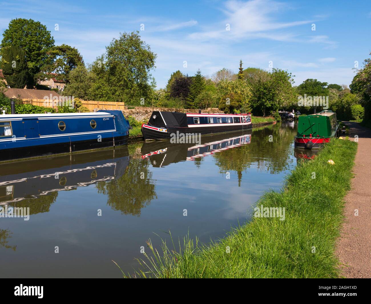 Canal boats moored on The Grand Union Canal, Stoke Bruerne ...