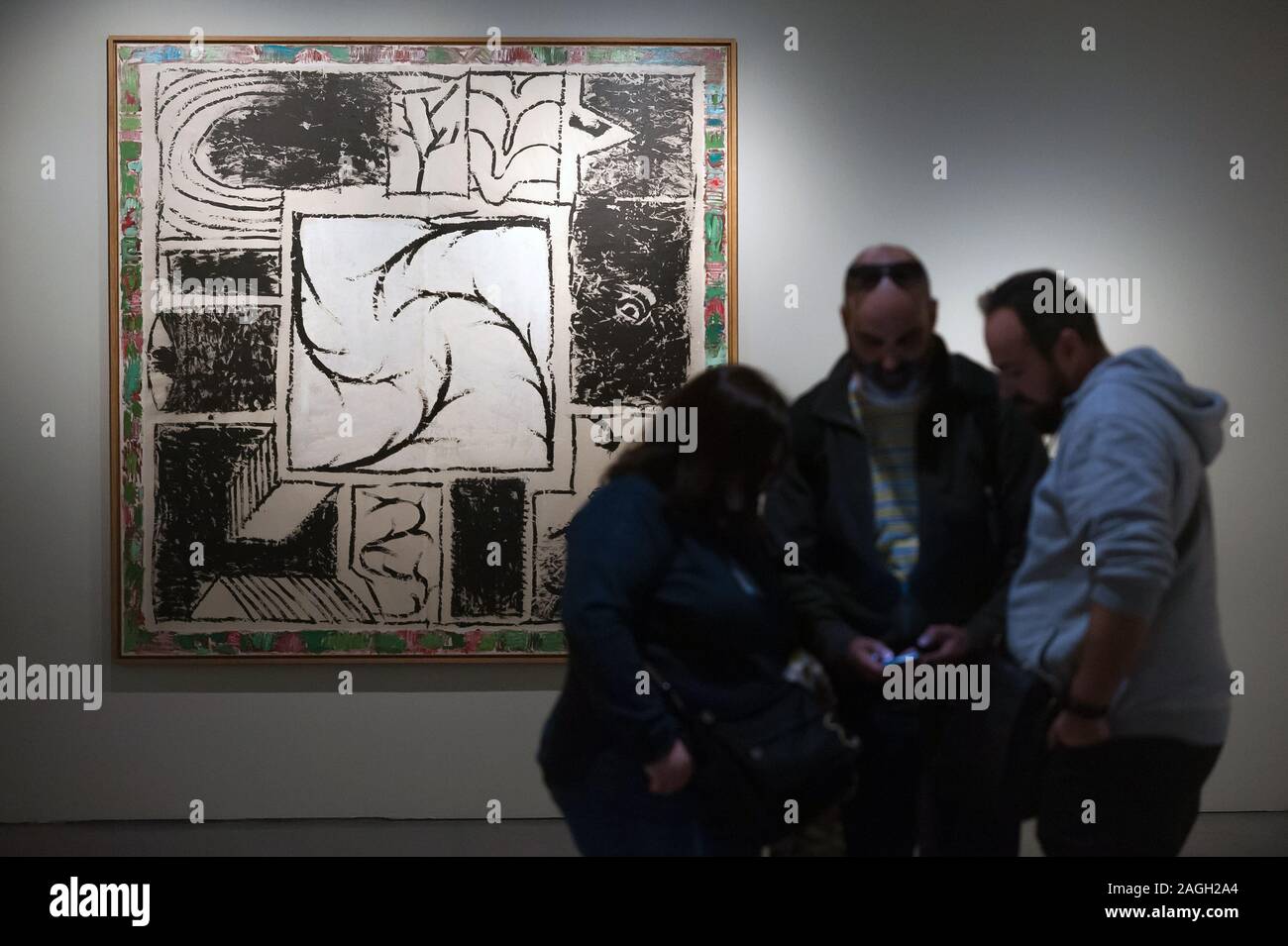 Members to the media next to a painting during the exhibition.'Alechinsky: en el país de la tinta' (Alechinsky in inkland) is an exhibition of paintings and drawings by Belgian artist, Pierre Alechinsky at museum Centre Pompidou. The exhibition runs from 19th Dec 2019 to 12th April 2020. Stock Photo