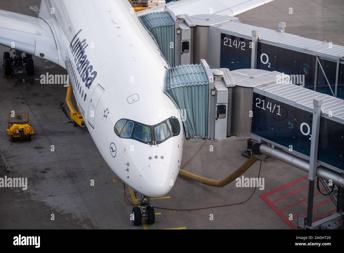 Munich, Germany. 19th Dec, 2019. A Lufthansa aircraft is docked at the gate at Munich Airport. In a press conference, Transport Minister Reichhart (CSU) announced the first test results of the newly installed safety system. Credit: Lino Mirgeler/dpa/Alamy Live News Stock Photo
