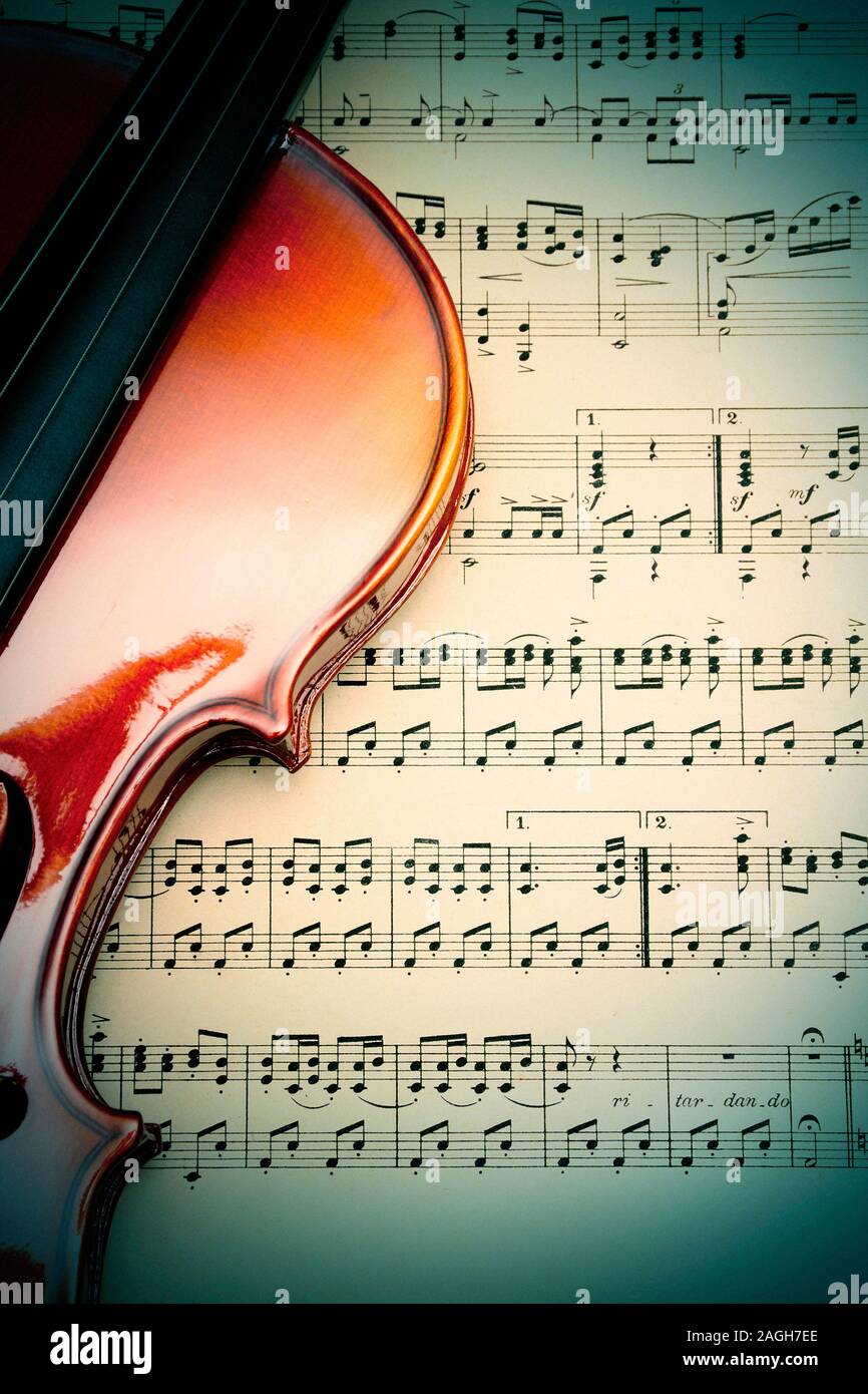 Violin And Sheet Music High Resolution Stock Photography and Images - Alamy