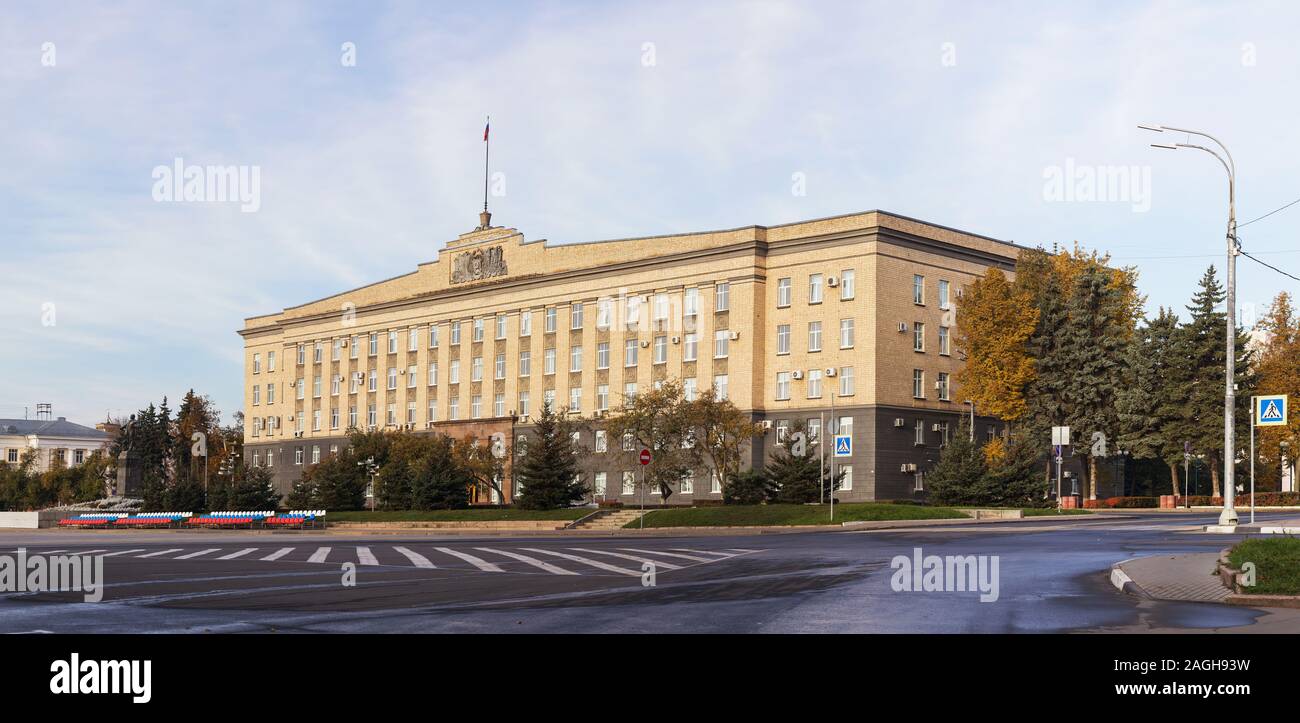 Lenin Square and the Soviet-style administrative building of the Oryol Oblast Government, Russia Stock Photo