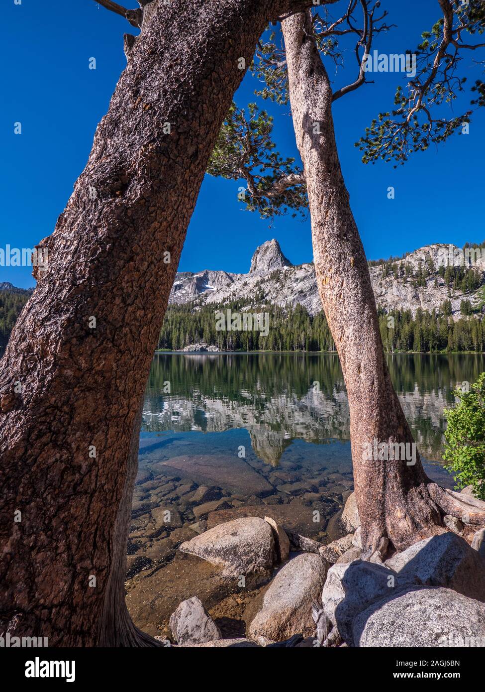 Mammoth california crystal lake hi-res stock photography and images - Alamy
