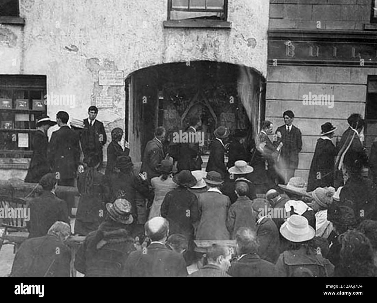 BLEEDING STATUES OF TEMPLEMORE, County Tipperary, about 1920 Stock Photo Alamy