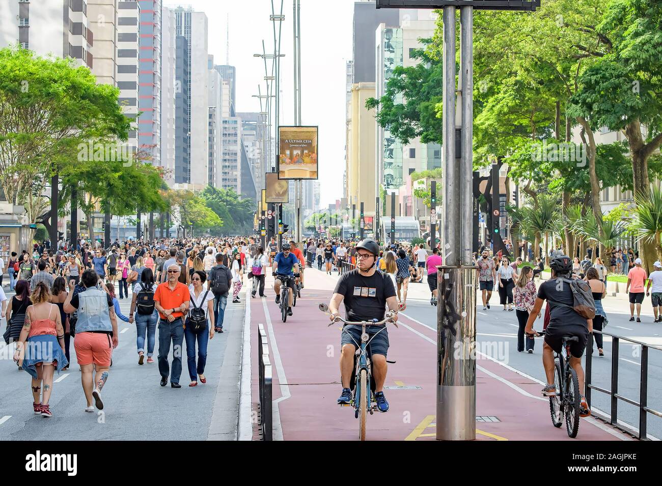 Sao Paulo - SP, Brazil - November 17, 2019: People riding bikes and walking  at Paulista avenue on sunday. Avenue free for pedestrians, exercises and l  Stock Photo - Alamy