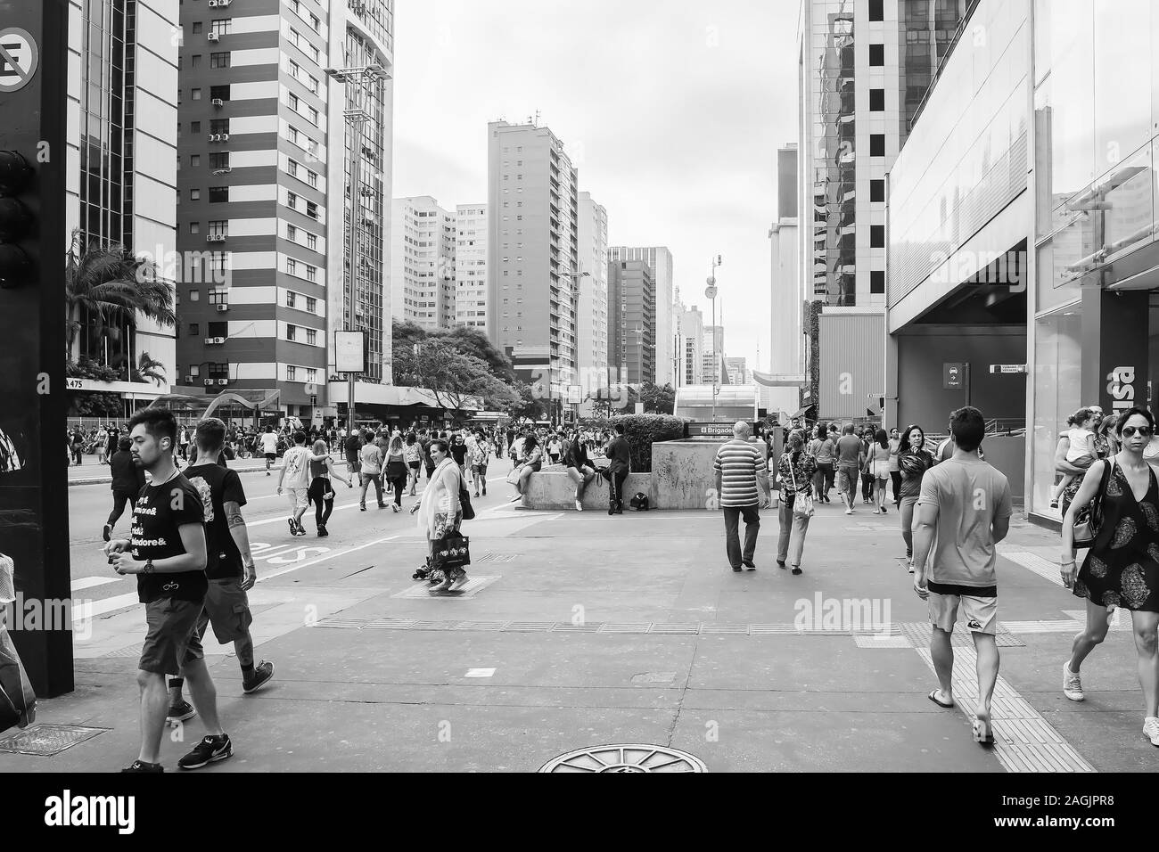 Sao Paulo - SP, Brazil - November 17, 2019: Paulista avenue open on sunday for the traffic of people. Avenue free for pedestrians, exercises and leisu Stock Photo