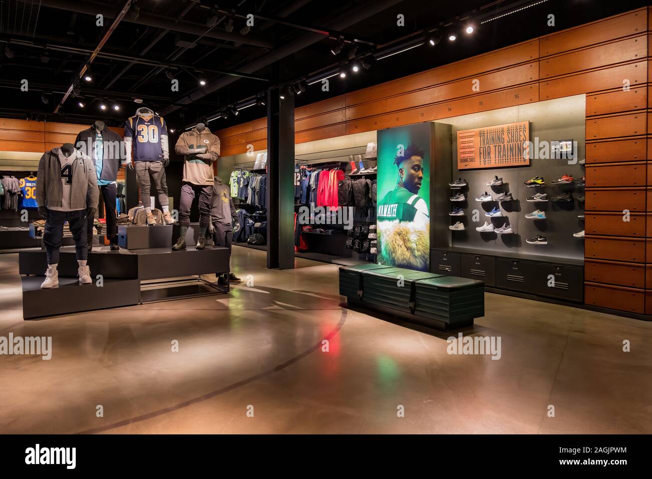 DEC 25: Interior of the Nike sports shop on DEC 25, 2017 at Las Vegas, Stock Photo - Alamy