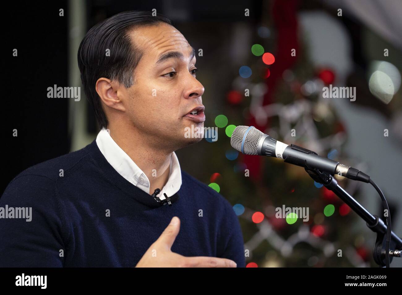 Pasadena, USA. 15th Mar, 2019. Democratic presidential candidate, Julian Castro, speaks at the town hall on workers solidarity and migrant justice in Pasadena, California. Castro met with his community members at the Job Center ahead of the Democratic Party Debate to be held at Loyola Marymount University. Credit: Ronen Tivony/SOPA Images/ZUMA Wire/Alamy Live News Stock Photo