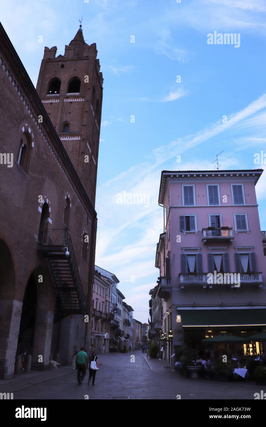 via carlo alberto 15 monza