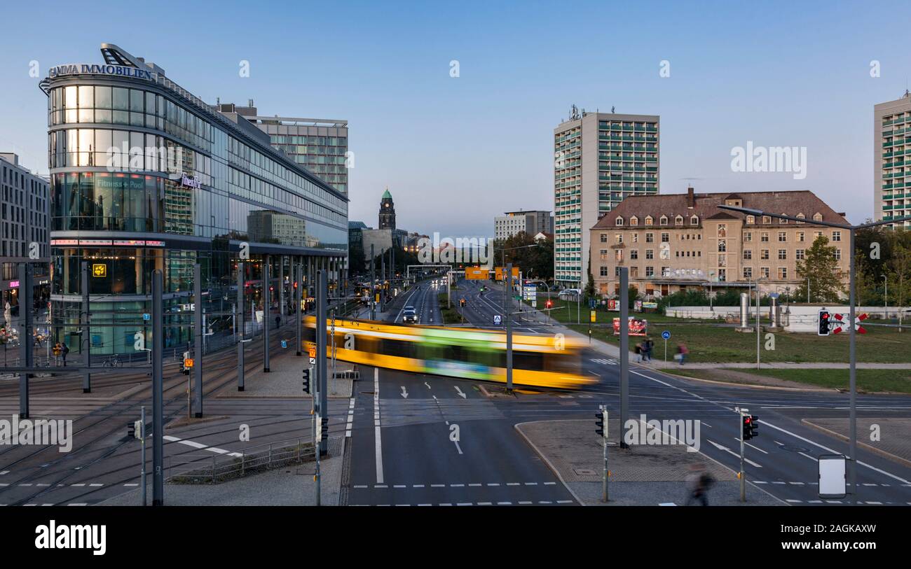 Rush hour traffic at the intersection of Wiener Platz and Sankt Petersburger Straße in Dresden Stock Photo