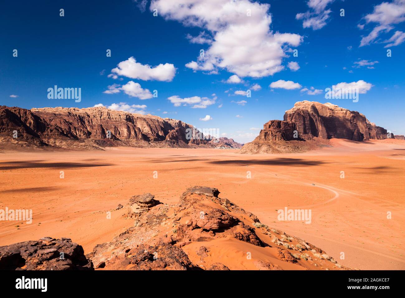 Wadi Rum, landscapes of sandy desert, and view of eroded rocky moutains,  Jordan, middle east, Asia Stock Photo - Alamy