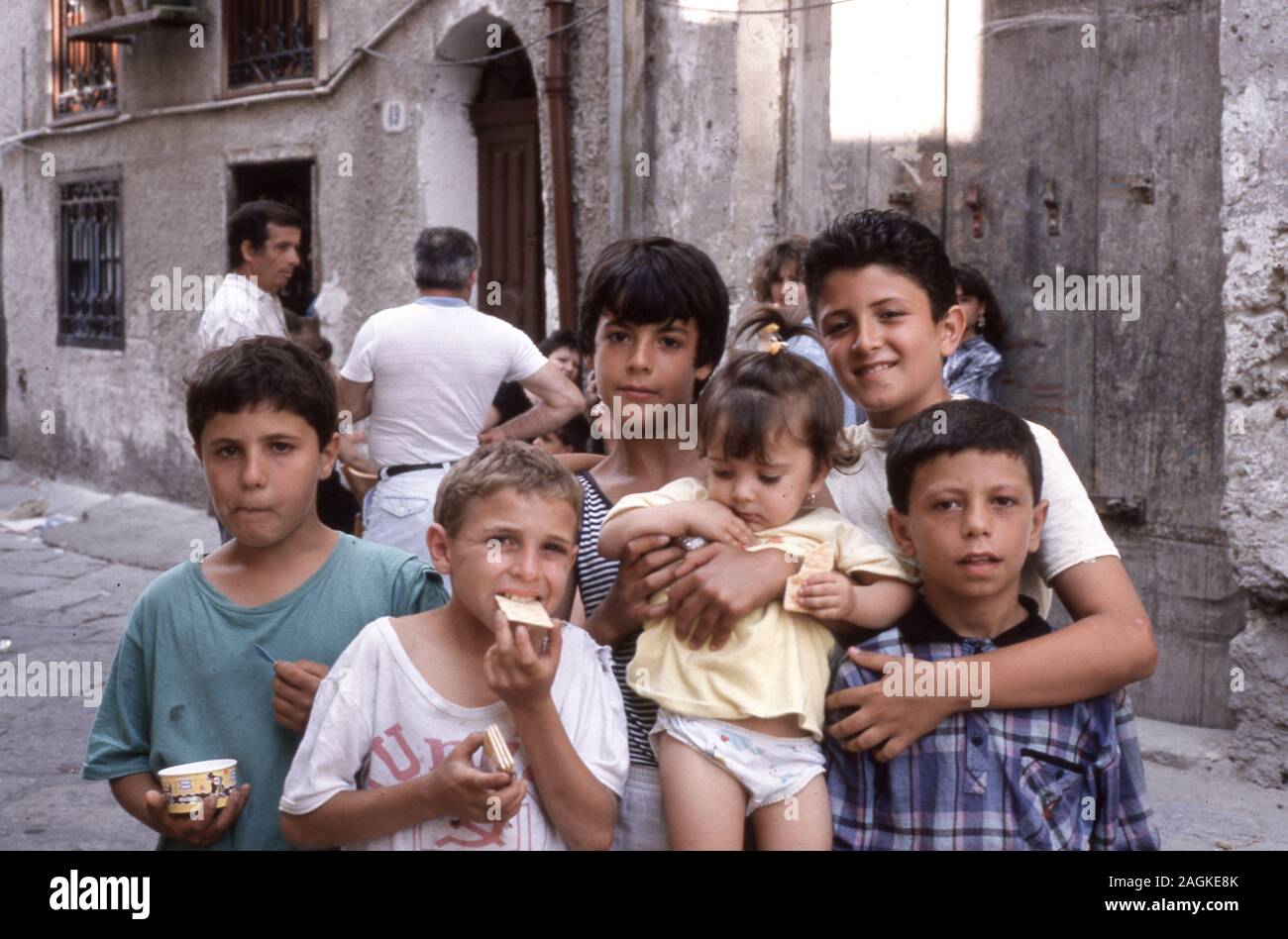 children in the historic center of Palermo, Sicily, Italy 90s Stock Photo -  Alamy