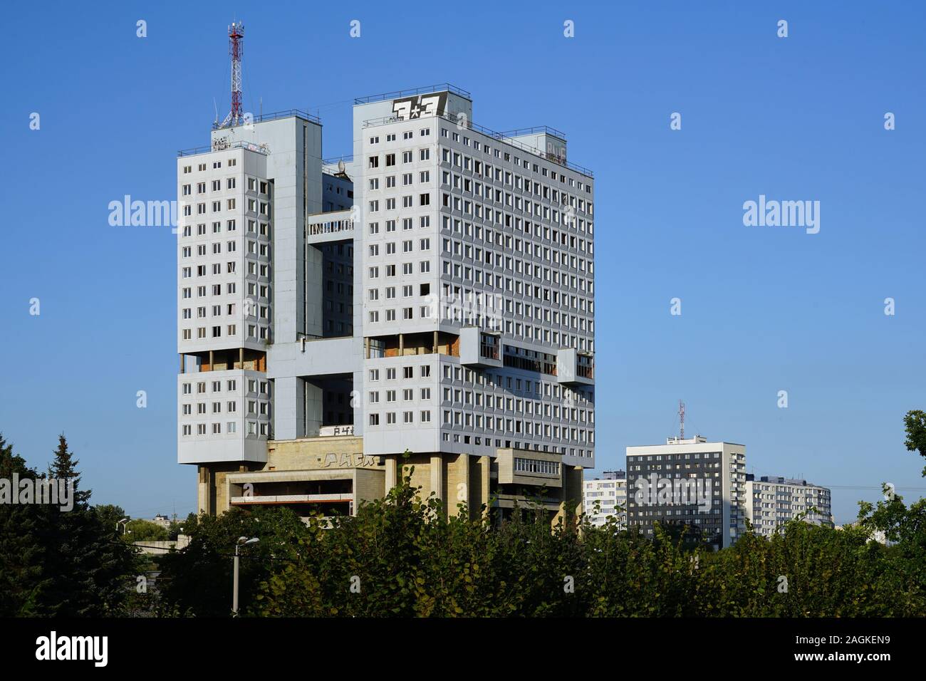 Haus der Räte, Rätehaus, Haus der Sowjets, Kaliningrad, links die Kant