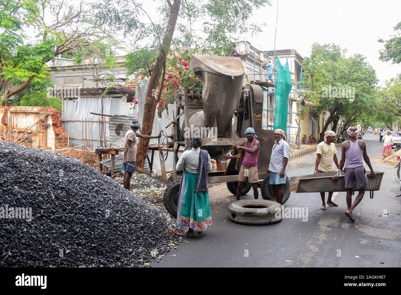 Construction workers pulling a machine in Puducherry, Tamil Nadu, India Stock Photo