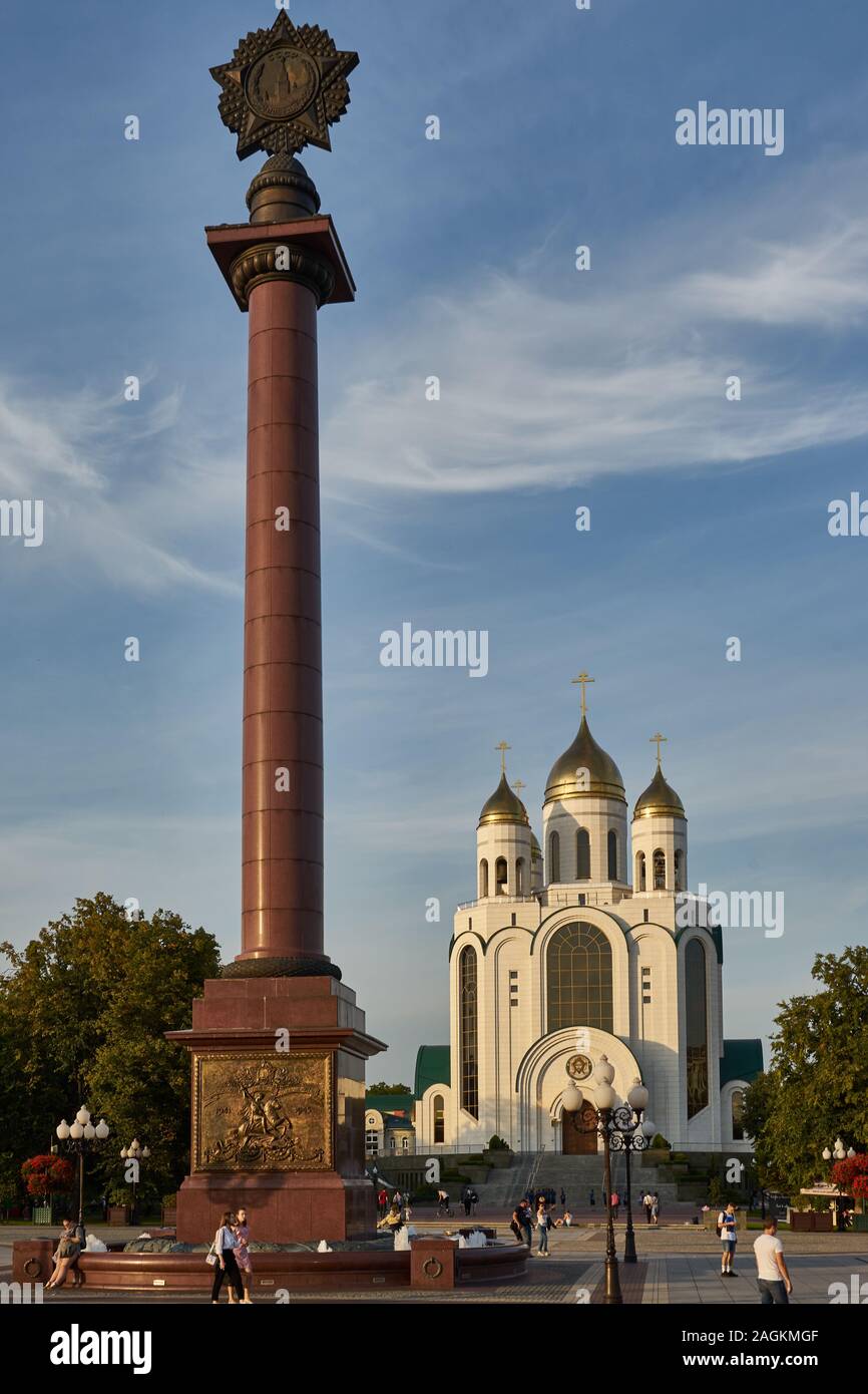 Siegessäule, hinten Christ-Erlöser-Kathedrale, Ploschtschad Pobedy, Siegesplatz, Kaliningrad, ehemaliges Königsberg, Russland Stock Photo