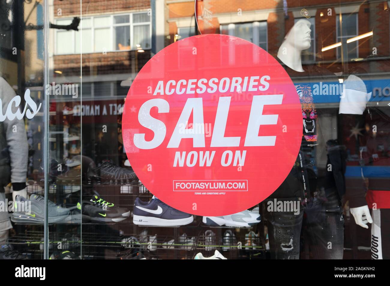 Retailers Advertise Discounts In The Run Up To Christmas In Order To Increase Footfall In Their Shops In Reading Uk Stock Photo Alamy