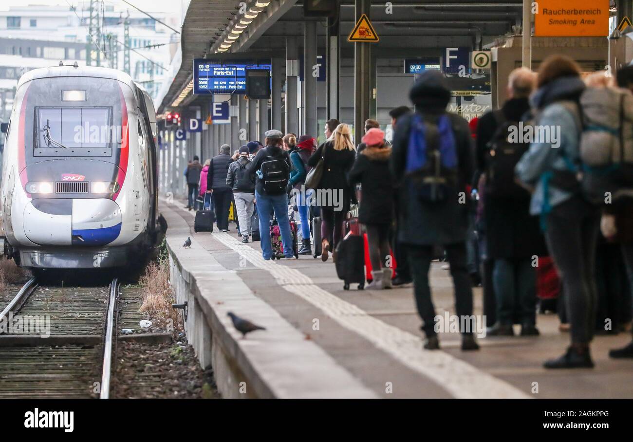 Stuttgart Germany th Dec 19 At The Beginning Of The Christmas Holiday Season Passengers Wait At