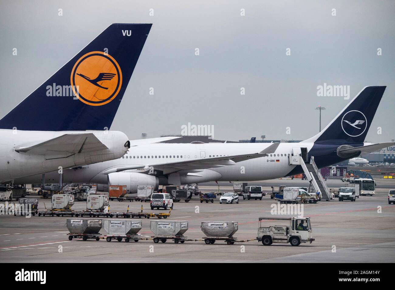 20 December 2019, Hessen, Frankfurt/Main: Lufthansa passenger aircraft are waiting for check-in at Terminal 1. In the coming days, the airport operators expect an increase in passenger numbers. Photo: Boris Roessler/dpa Stock Photo