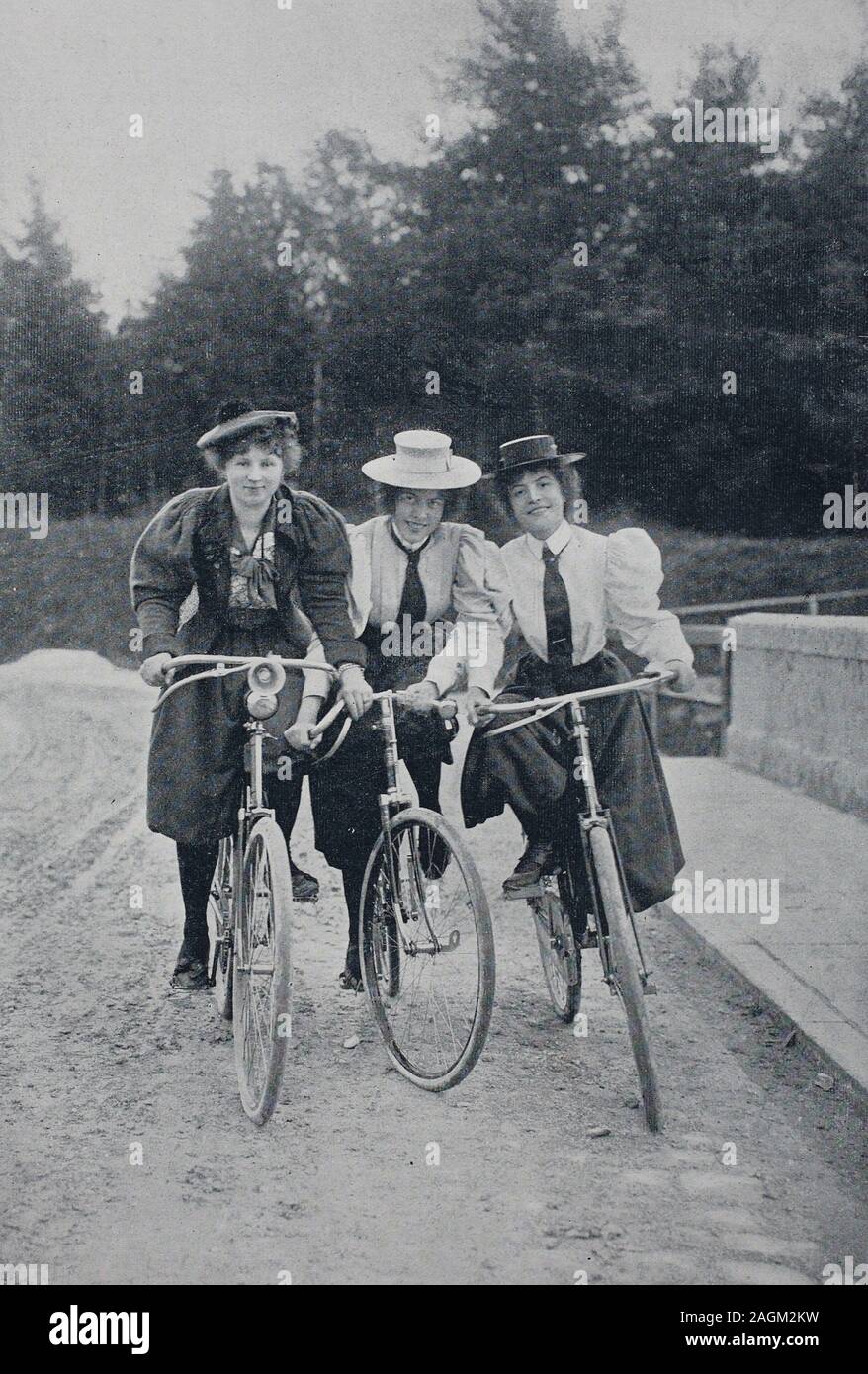 Three women on the bike, original print from the year 1899, Drei Frauen auf dem Rad, Reproduktion einer Originalvorlage aus dem 19. Jahrhundert, digital verbessert Stock Photo