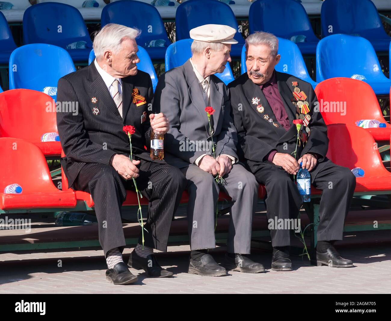 World war ii victory celebration hi-res stock photography and images ...