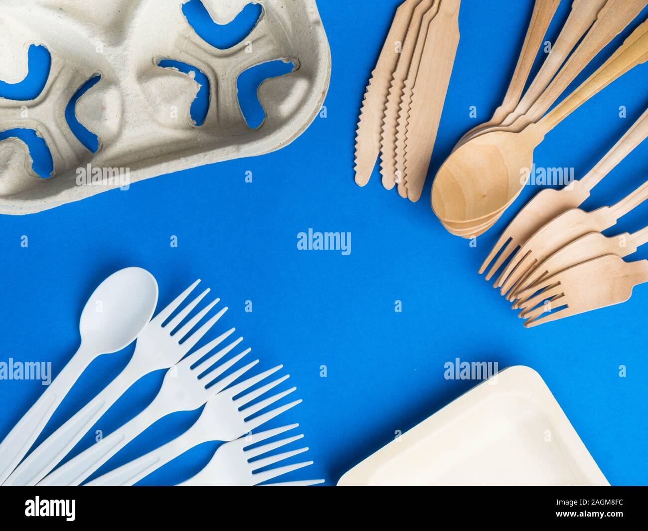 Eco-friendly biodegradable paper dishes on a blue background Stock Photo
