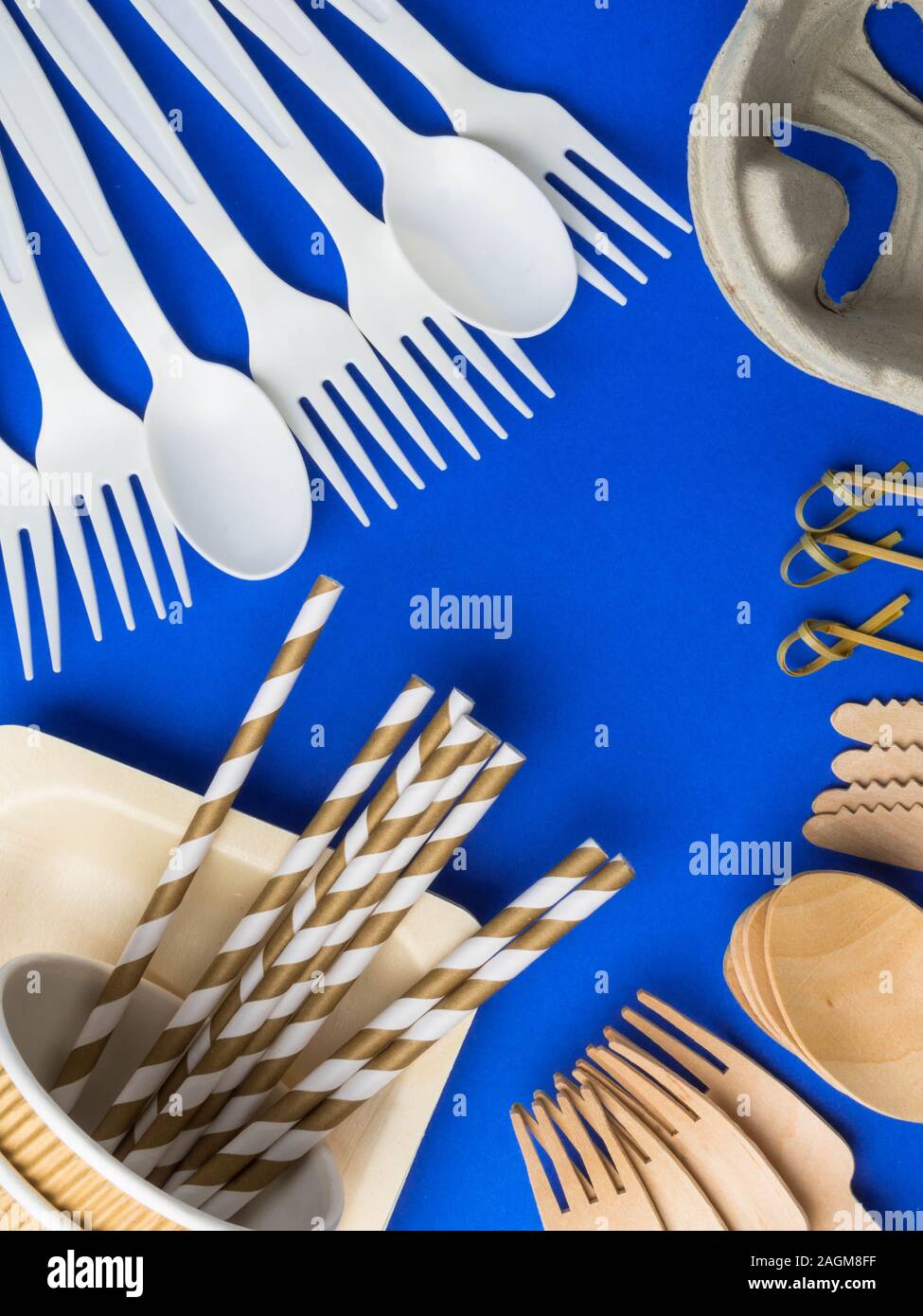Eco-friendly biodegradable paper dishes on a blue background Stock Photo