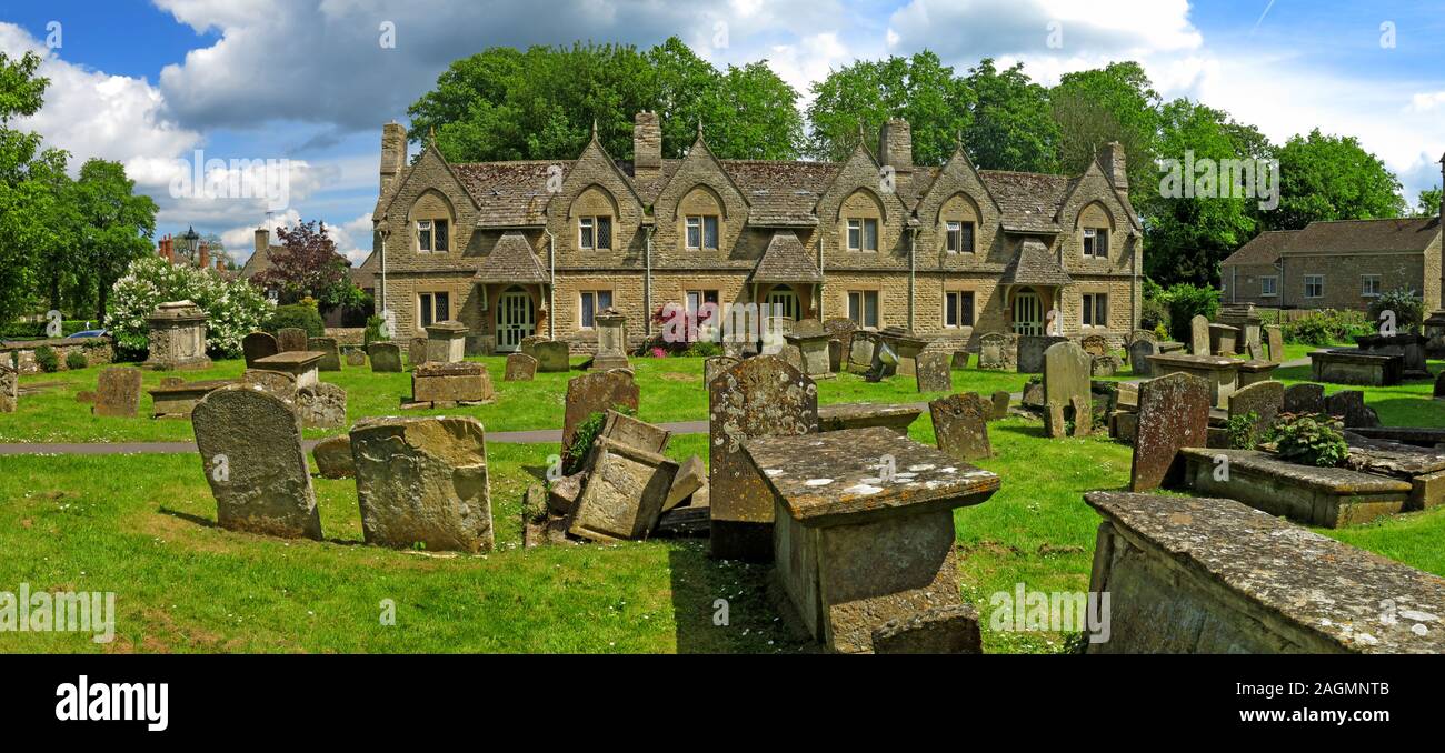 Almshouses, Church Green, Witney, Oxon These almshouses are at the southern end of Church Green, overlooking part of the graveyard of St. Mary's Churc Stock Photo