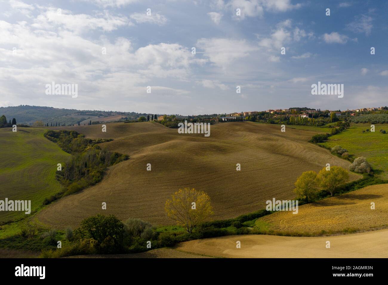 Aerial view of a rural landscape in Tuscany. Rural farm, vineyards ...