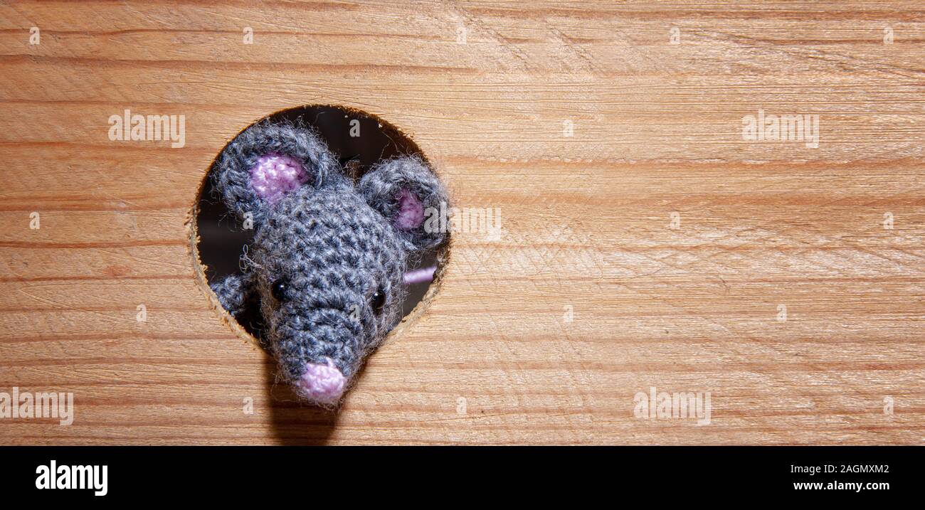 https://c8.alamy.com/comp/2AGMXM2/toy-mouse-hole-2AGMXM2.jpg