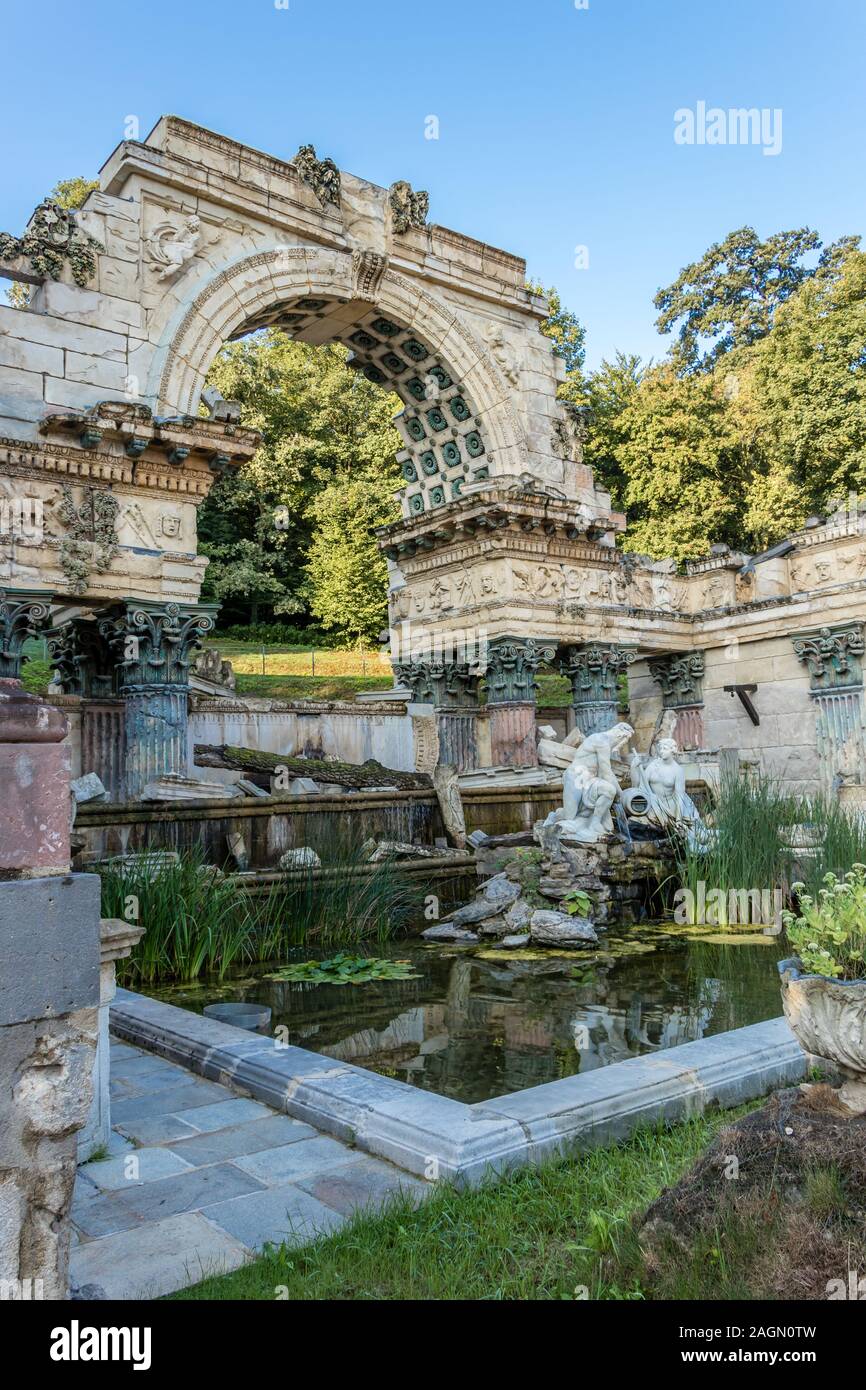 Old roman ruin in schonbrunn palace hi-res stock photography and images ...