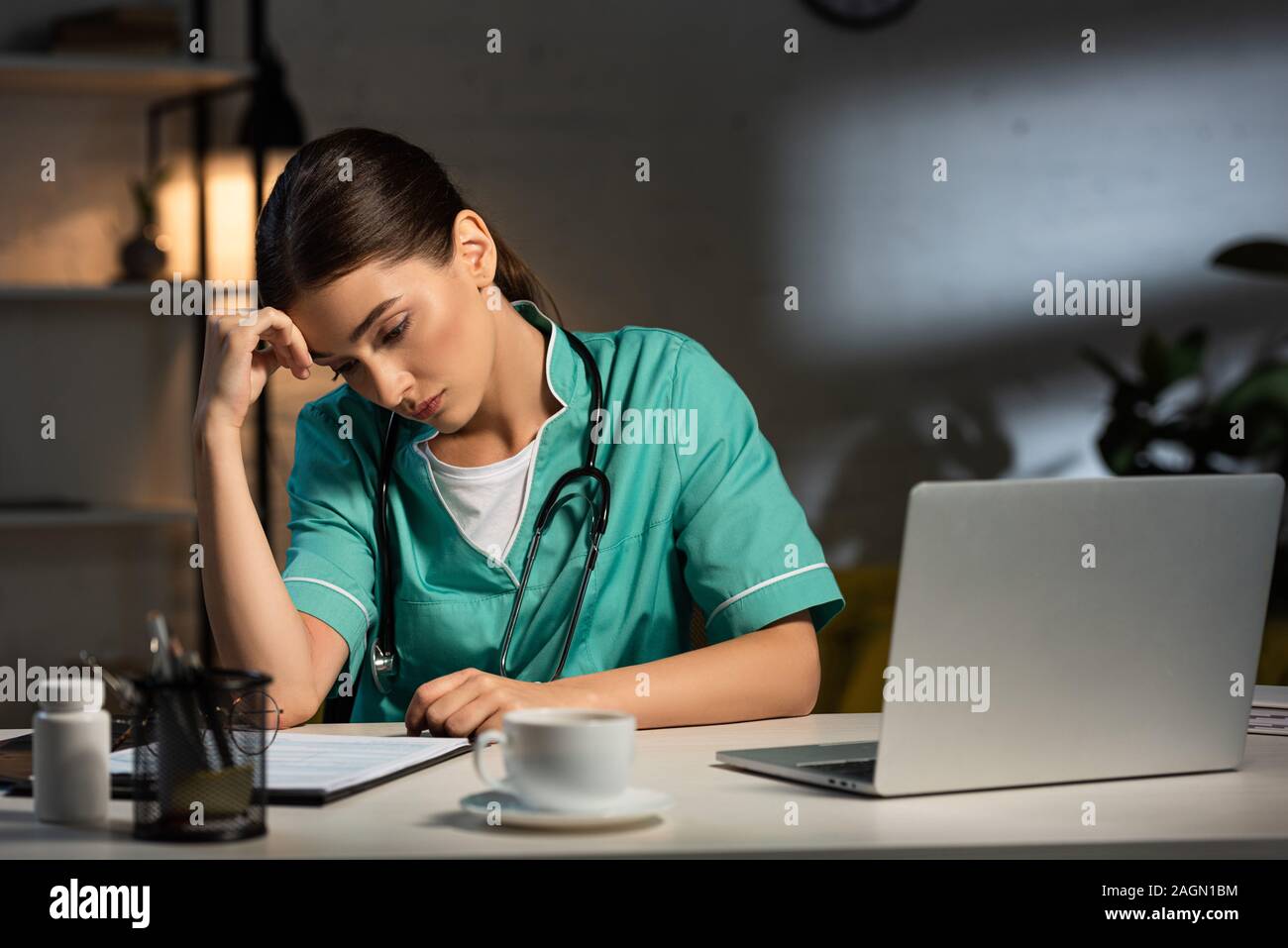 Беременная в офисе. Девушки в ночную смену. Ночная смена. Девушки в ночную смену. Девушки в ночную смену.