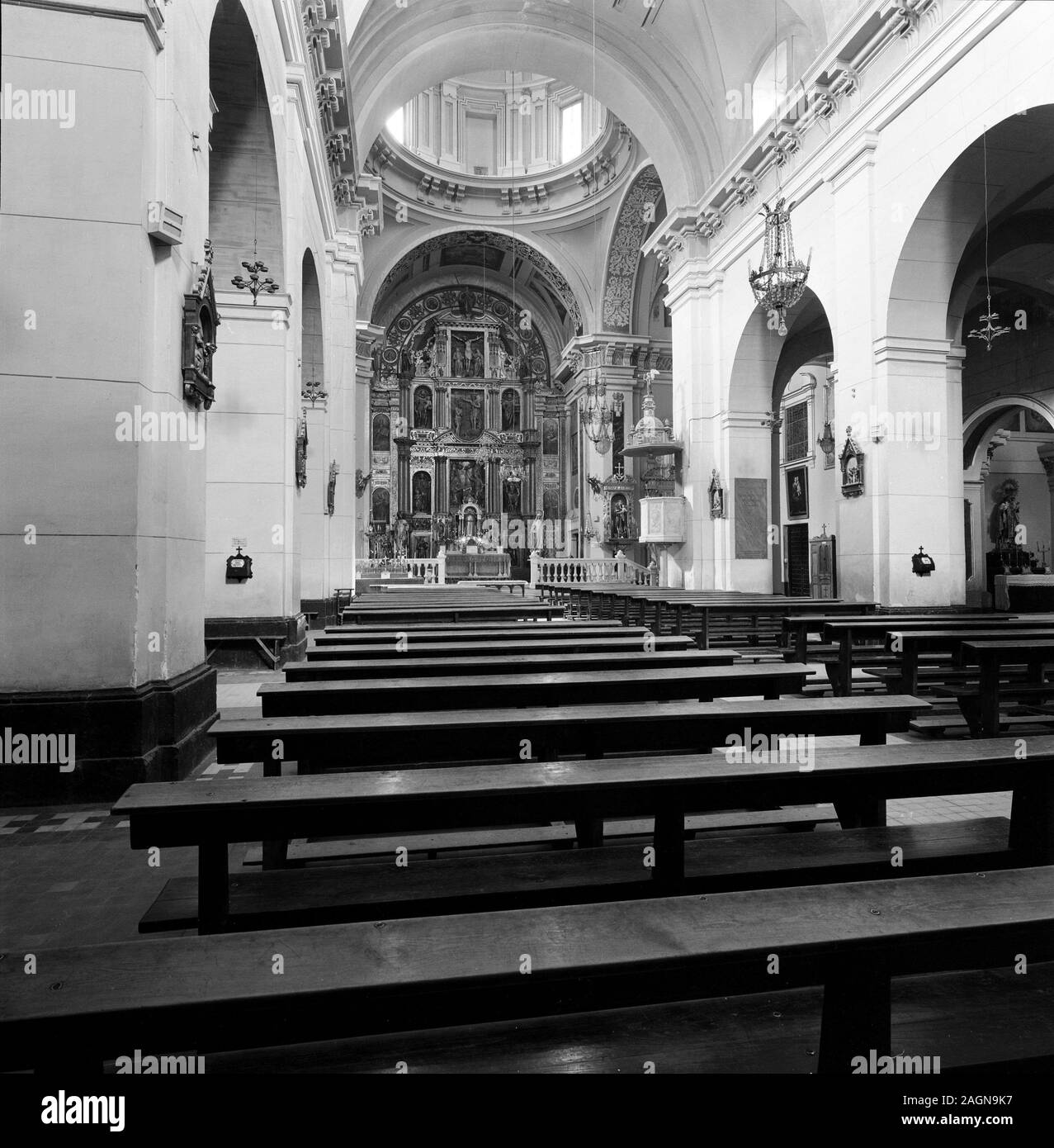 IGLESIA CONSTRUIDA ENTRE 1696 Y 1714 SOBRE LA ANTIGUA IGLESIA RENACENTISTA- AÑOS 50- ByN 40607. Author: GIL DE SOPEÑA. Location: IGLESIA DE SAN JUAN BAUTISTA. MADRID. SPAIN. Stock Photo