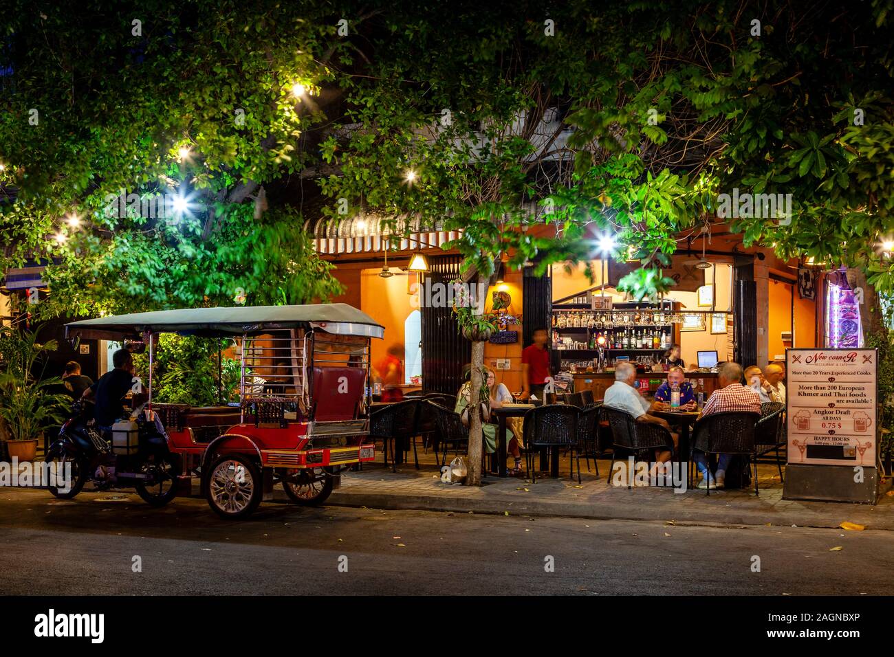 A Cafe In The Riverfront Area At Night, Phnom Penh, Cambodia. Stock Photo