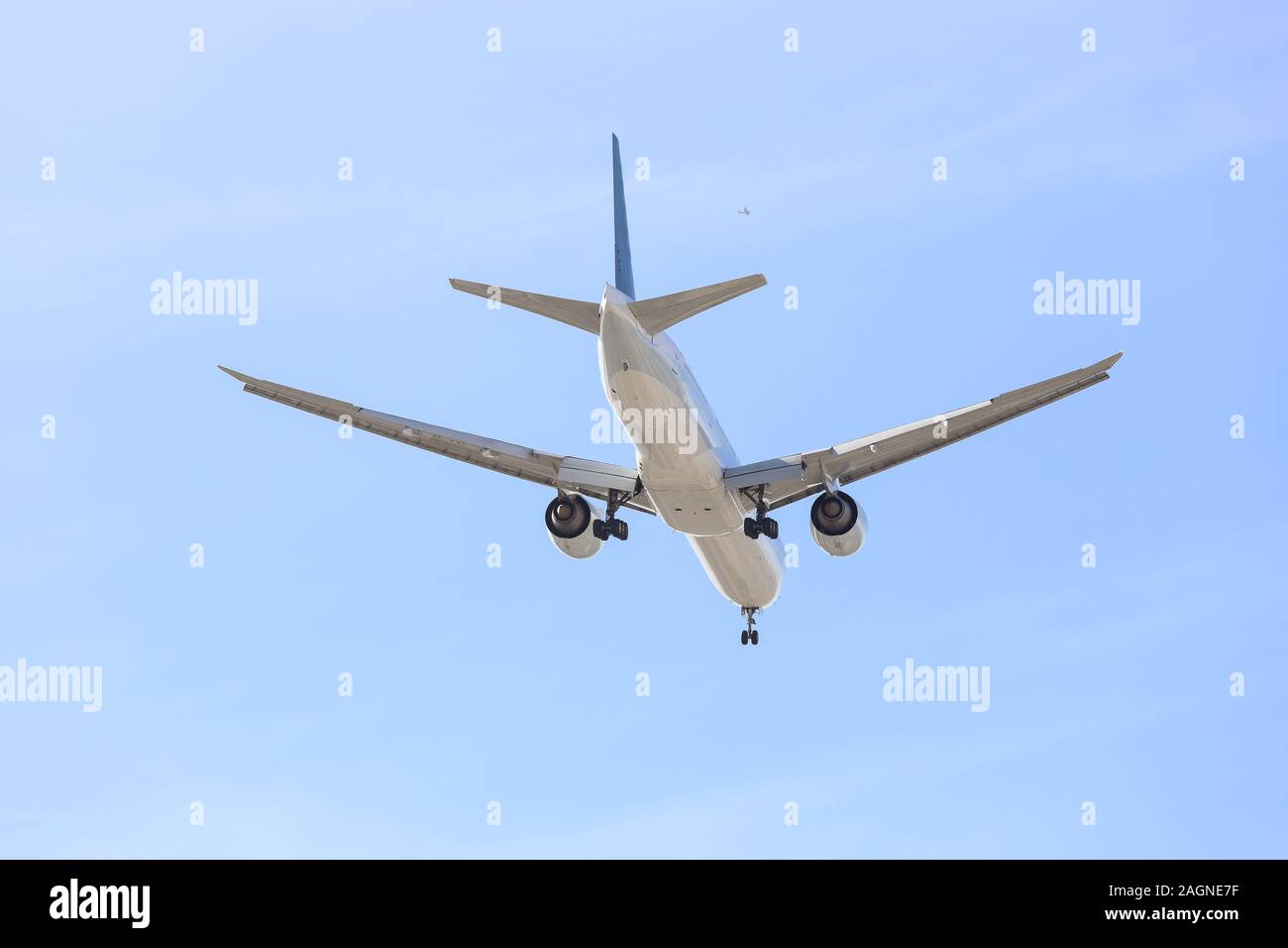 A commercial airliner preparing to land on Los Angeles airport Stock Photo