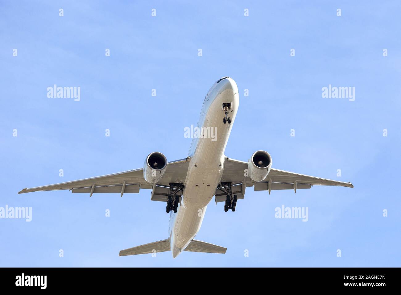 A commercial airliner preparing to land on Los Angeles airport Stock Photo