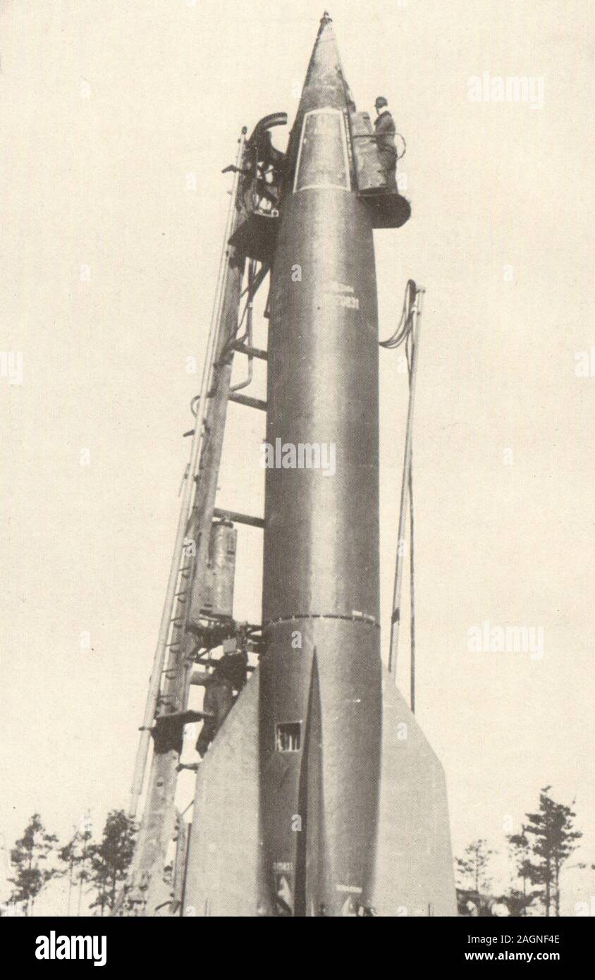 WWII photo American officers inspect the engine of the V-2 rocket world war 152a