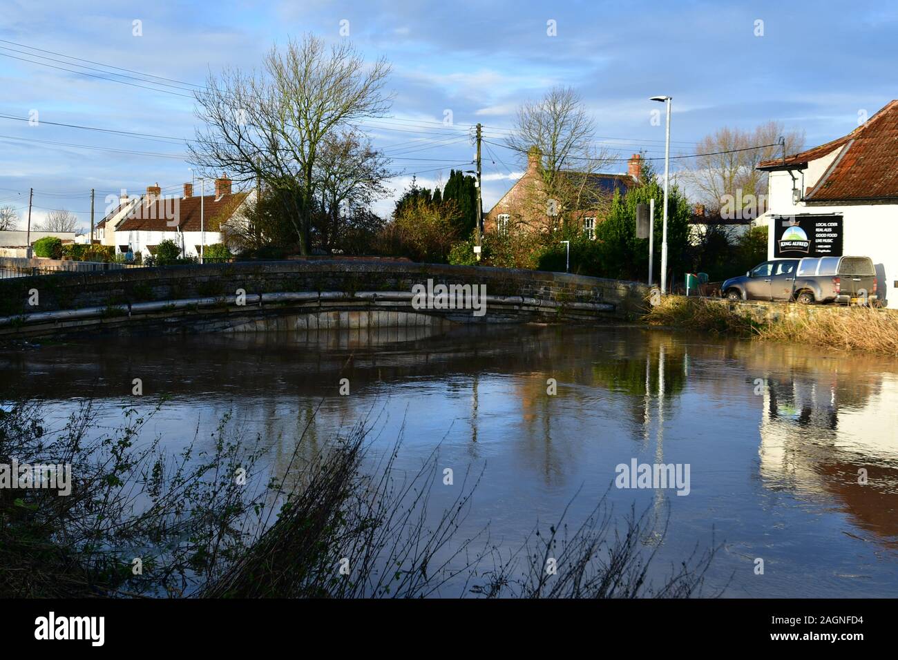 Burrowbridge, Somerset. 20th Dec 2019. UK Weather. Burrowbridge in Somerset seen with water levels very high during heavy flooding in surrounding areas. Picture Credit Robert Timoney/Alamy/Live/News Stock Photo