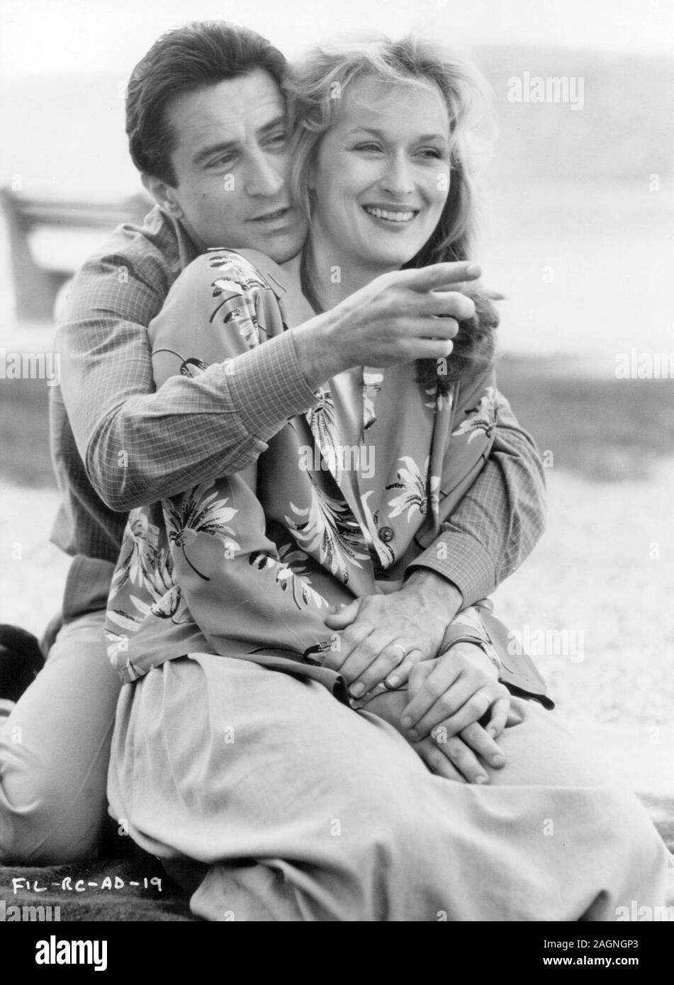 ROBERT DE NIRO and MERYL STREEP in FALLING IN LOVE (1984), directed by
