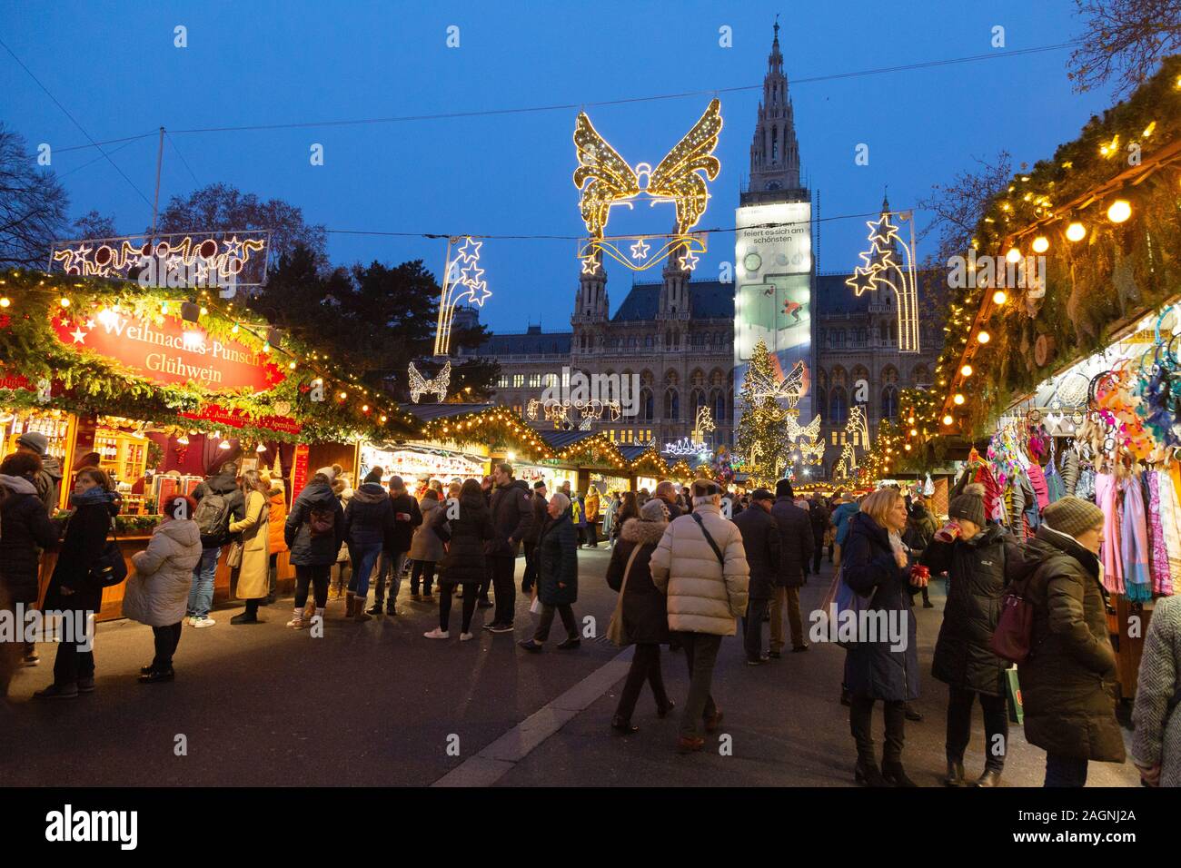 Vienna Christmas Market - people shopping at dusk, The Rathaus Christmas Market, Rathausplatz, Vienna Austria Europe Stock Photo
