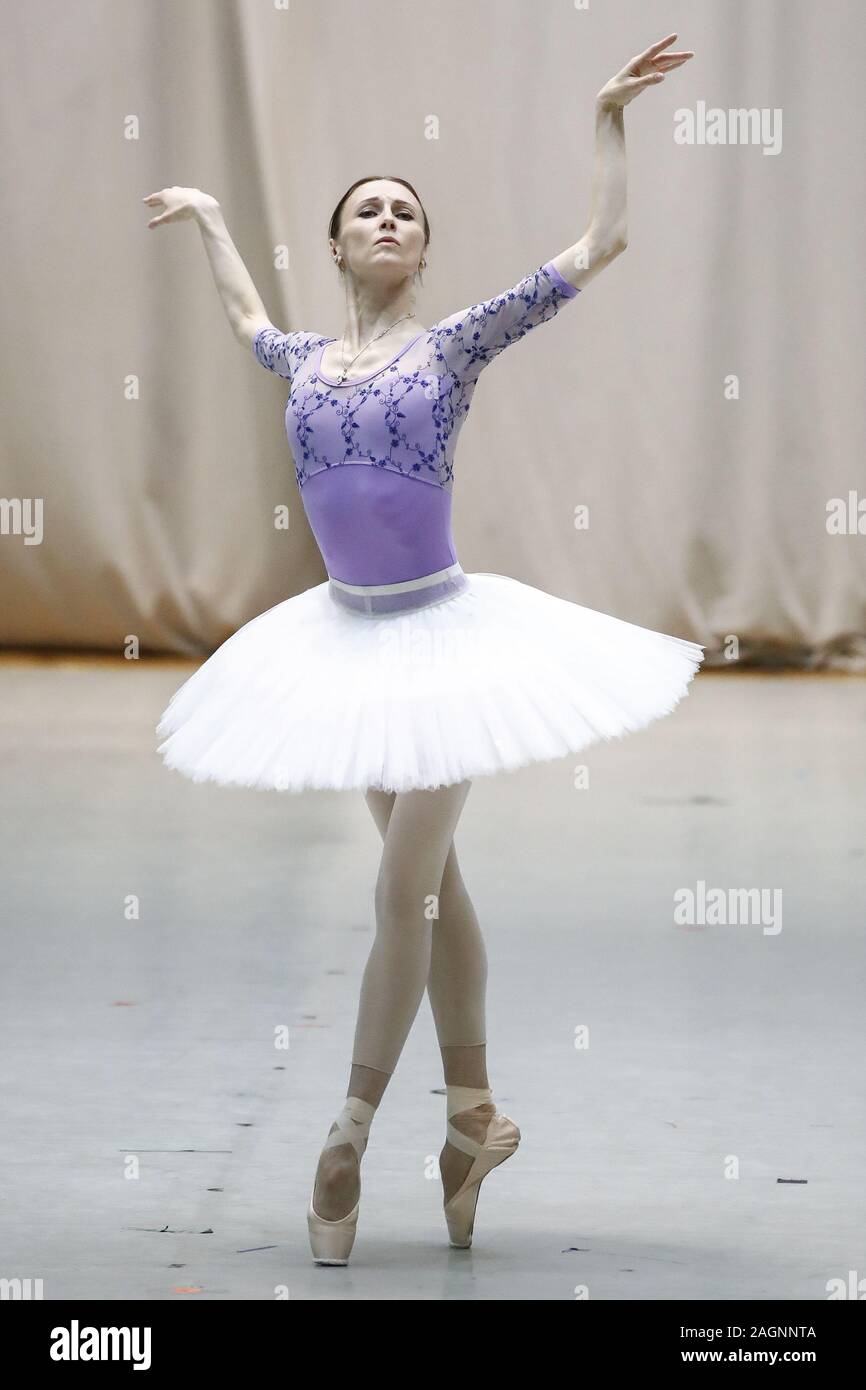 Moscow, Russia. 20th Dec, 2019. MOSCOW, RUSSIA - DECEMBER 20, 2019: Bolshoi Ballet  prima ballerina prima ballerina Svetlana Zakharova during a rehearsal of a  show Pas de Deux for Toes and Fingers
