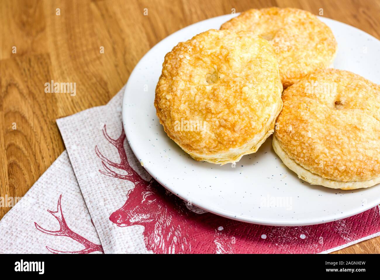 Puff pastry mince pies hi-res stock photography and images - Alamy