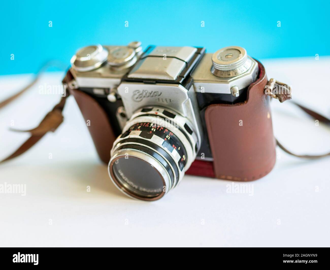 1960 Wirgin Edixa Reflex Flex vintage SLR Camera and Case Stock Photo -  Alamy
