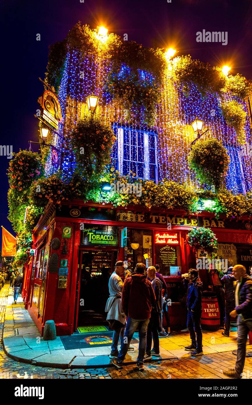 famous-pubs-in-dublin-hi-res-stock-photography-and-images-alamy