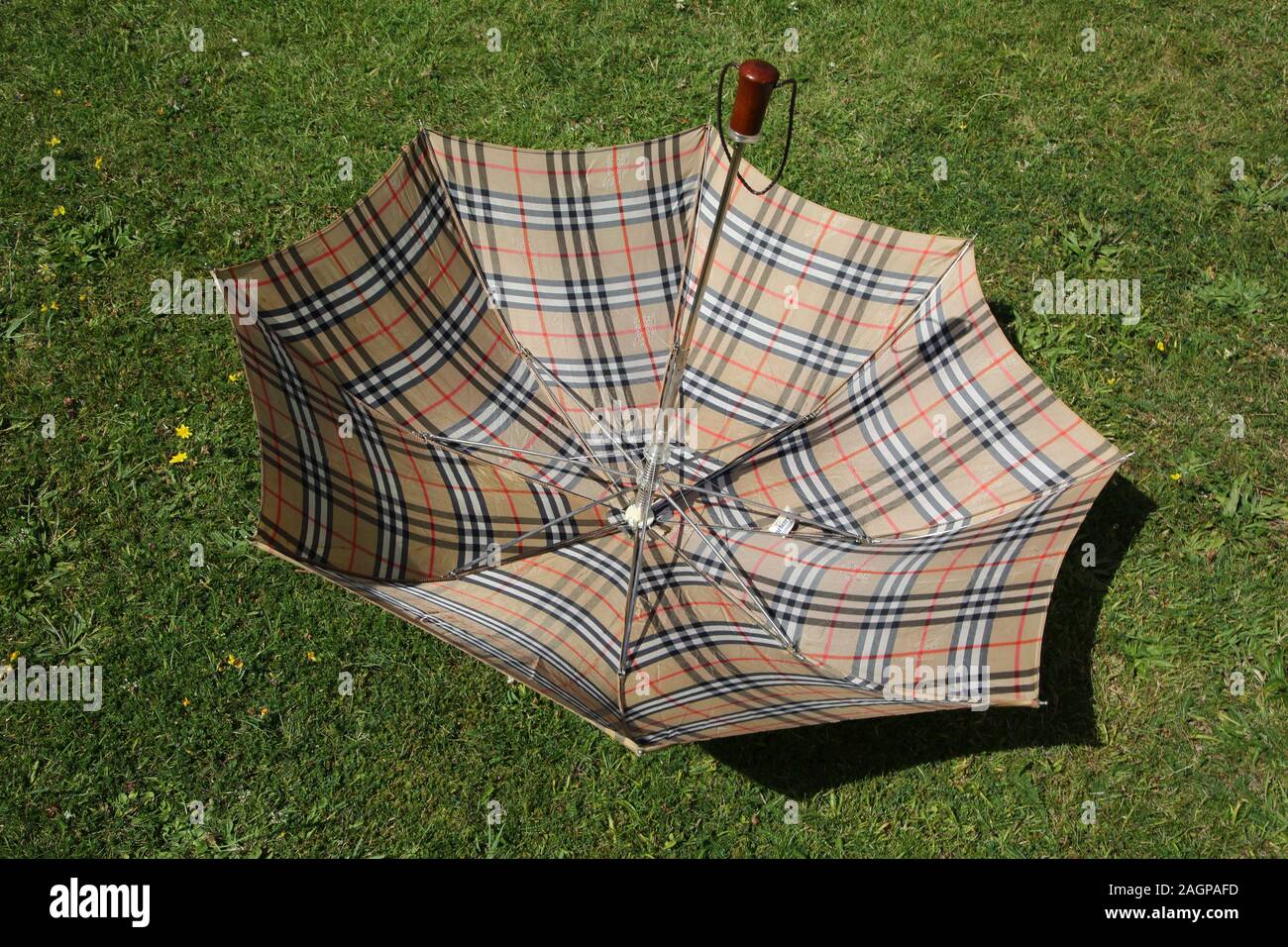 Vintage Burberry's Nova Check Automatic Folding Umbrella Stock Photo - Alamy